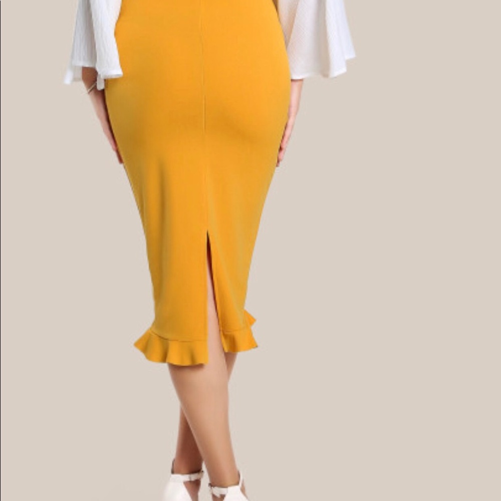 Split Ruffle Hem Pencil Skirt - Picture 2 of 4